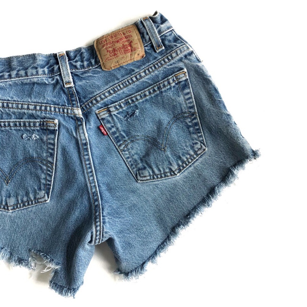 SOLD • Levi’s 550 Relaxed Fit Cut Off Denim Shorts - Picture 1 of 6
